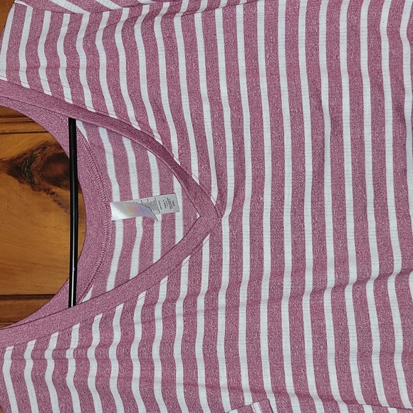 Lularoe size 3x v neck tunic tee - Picture 2 of 3